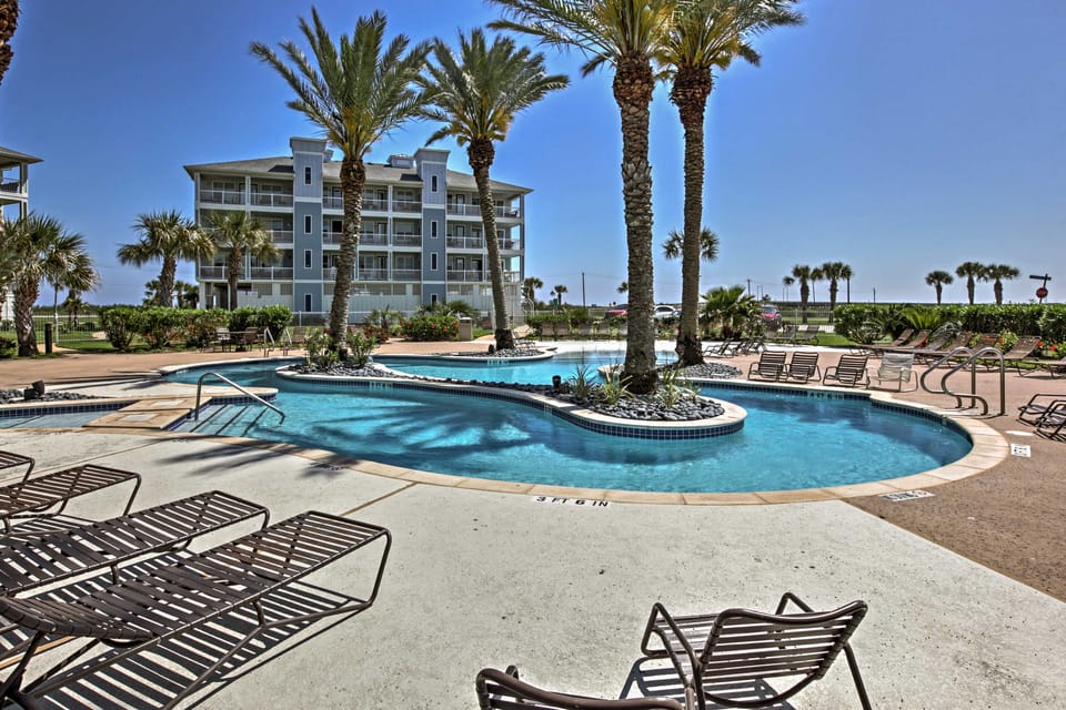 'Seas The Day:' Home w/ Pool Access in Galveston House in Galveston Island
