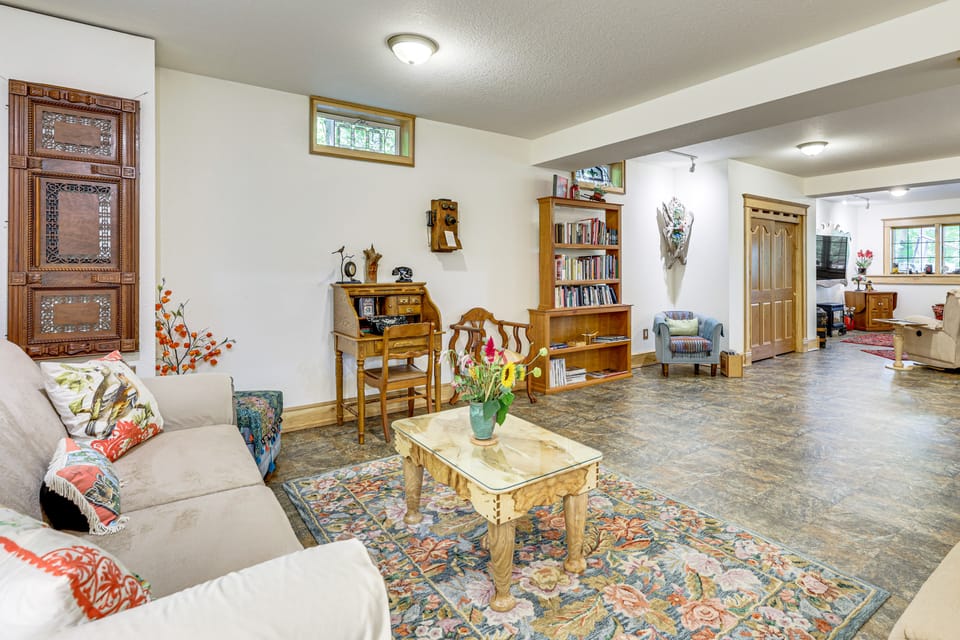 On-Site Trails: Rock River Retreat in Jefferson! House in Wisconsin