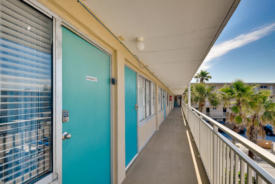 Daytona Beach Condo w/ Smart TV, Steps to Ocean Apartment in Florida