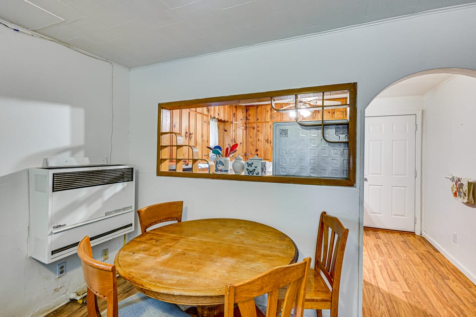 Peaceful Grams Lake Stay Near Notre Dame Cottage in LaPorte County