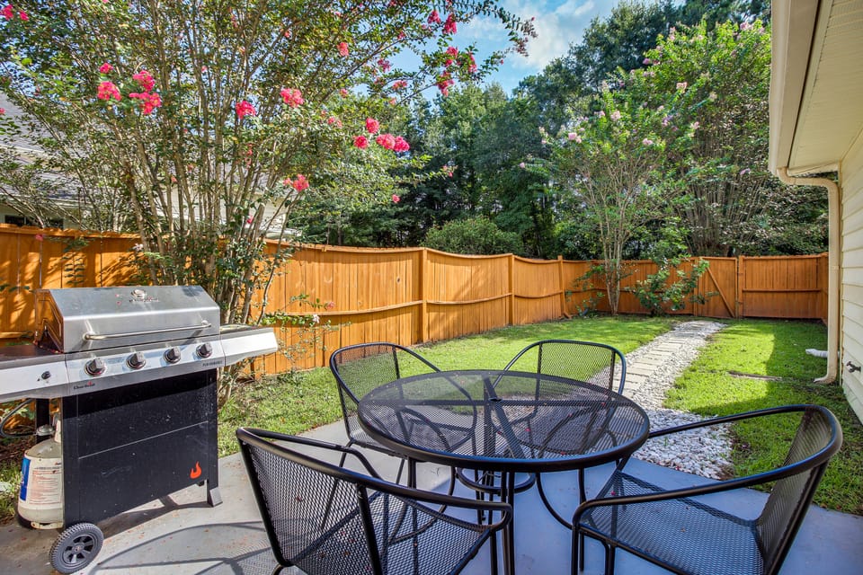 Charming Savannah Vacation Rental w/ Game Room! Apartment in Savannah