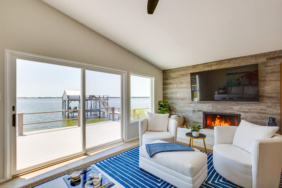 Cedar Creek Lake Views: Gorgeous Mabank House! House in Cedar Creek Reservoir