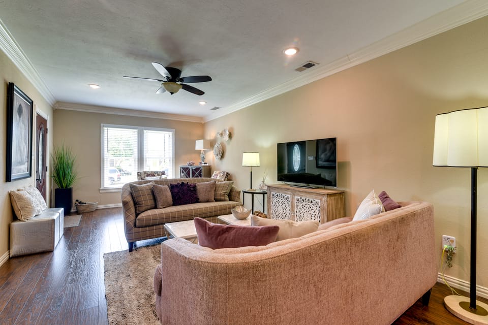 Hot Tub! Family-Friendly Galveston Getaway House in Galveston Island