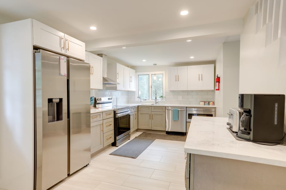 Pennington Home w/ Deck ~ 9 Mi to Princeton! House in Jersey Shore