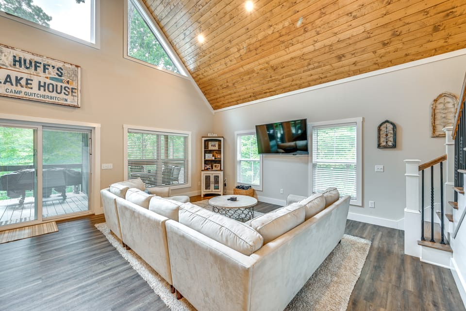 Luxe Kentucky Cabin Rental ~ 36 Mi to Mammoth Cave House in Nolin Lake