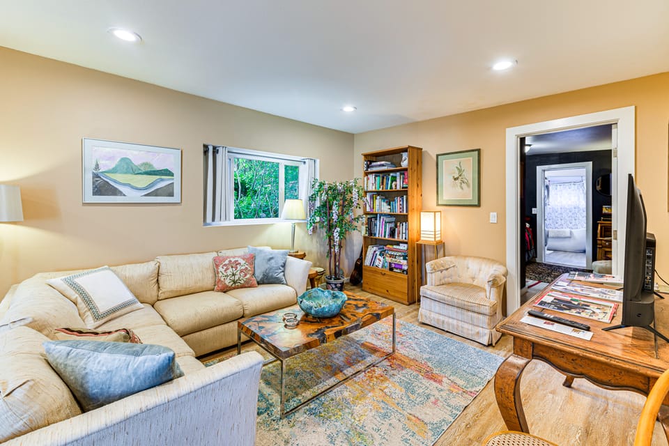 Hot Tub & Views: 'Secret Garden' Fort Bragg Cabin House in Mendocino County