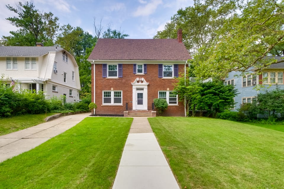 Cleveland Heights Retreat: Close to Everything! House in Shaker Heights