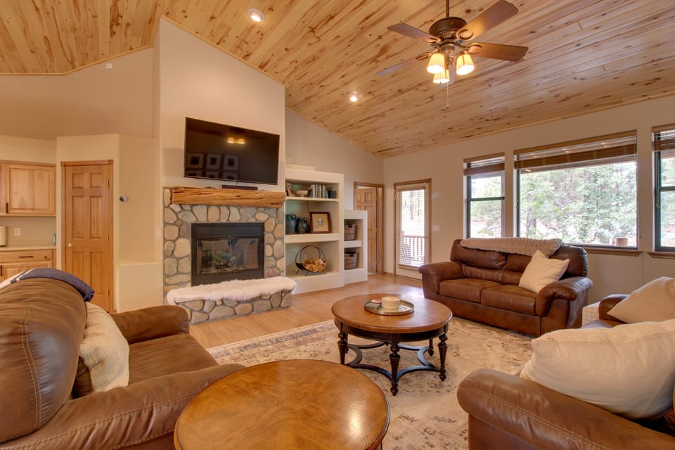 Furnished Deck & Grill: Woodsy Torreon Cabin House in Show Low
