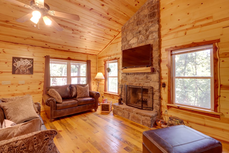 Romantic Mountain View Cabin Rental Near Downtown! House in Mountain View