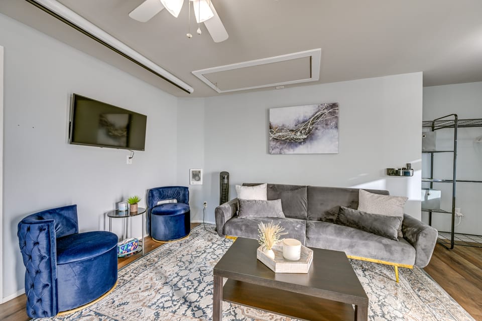 Washington Vacation Rental Near Seattle & Tacoma Apartment in Des Moines