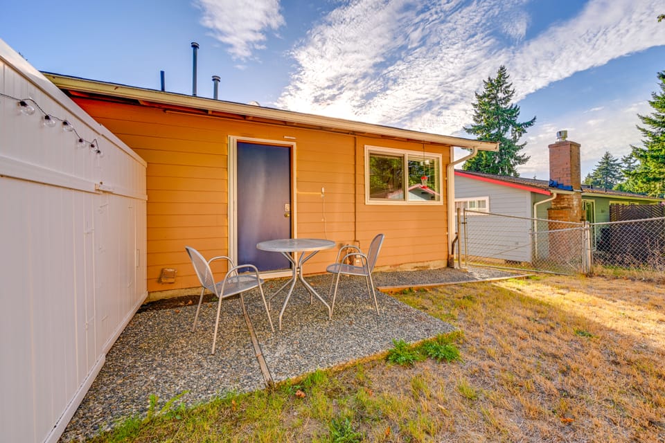 Washington Vacation Rental Near Seattle & Tacoma Apartment in Des Moines