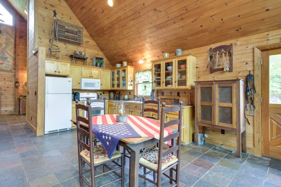 12 Mi to Staunton River: Nathalie Cabin w/ Deck House in Virginia