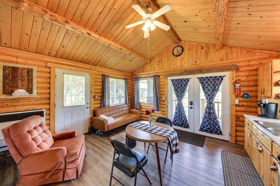 Cozy Farm Cabin - 9 Mi to Trout Creek! House in Idaho
