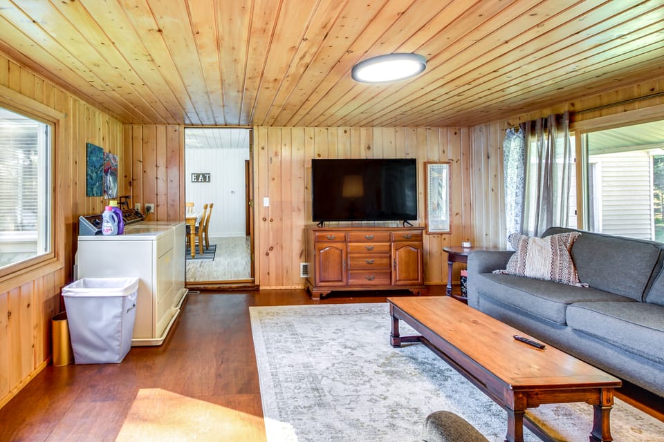 Lakefront Minnesota Escape w/ Fire Pit & Boat Dock House in Minnesota