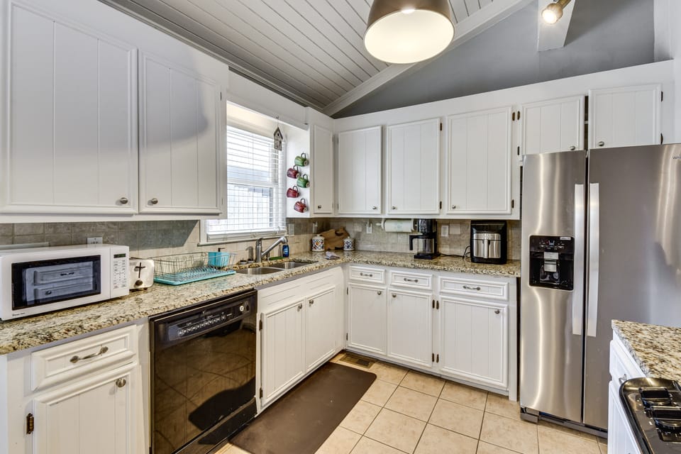 Waterfront Lake Hartwell Vacation Rental w/ Dock! House in Lake Hartwell