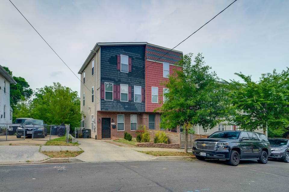 5 Mi to US Capitol: Washington DC Townhome Apartment in District of Columbia