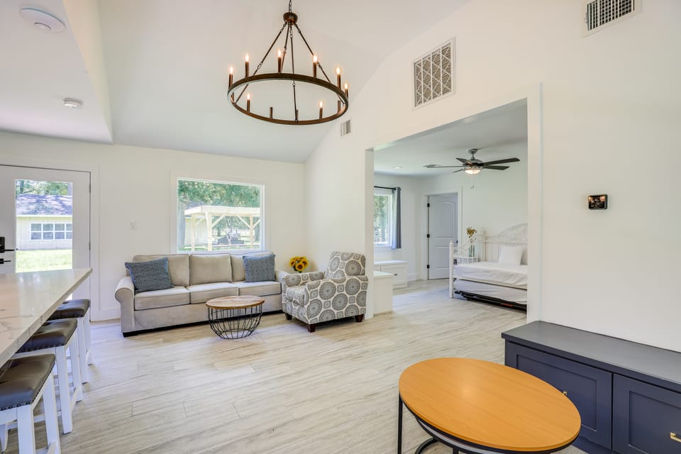Bright Wallis Cottage w/ Pergola & Grill! Cottage in Texas