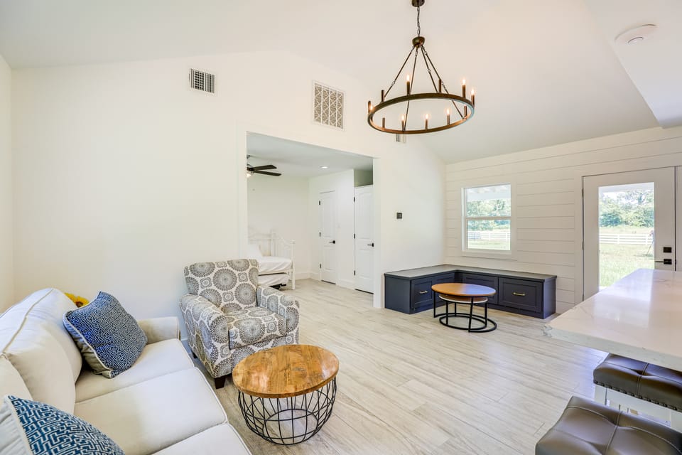 Bright Wallis Cottage w/ Pergola & Grill! Cottage in Texas