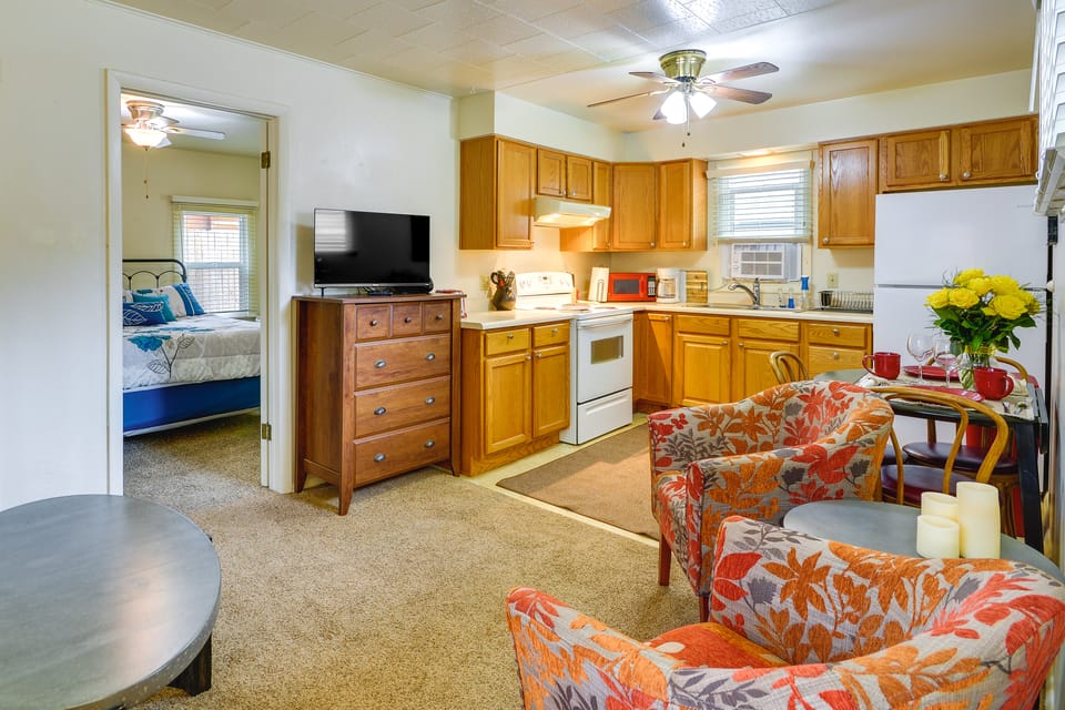 Quaint Cody Cottage w/ Grill: Walk to Downtown! Cottage in Cody