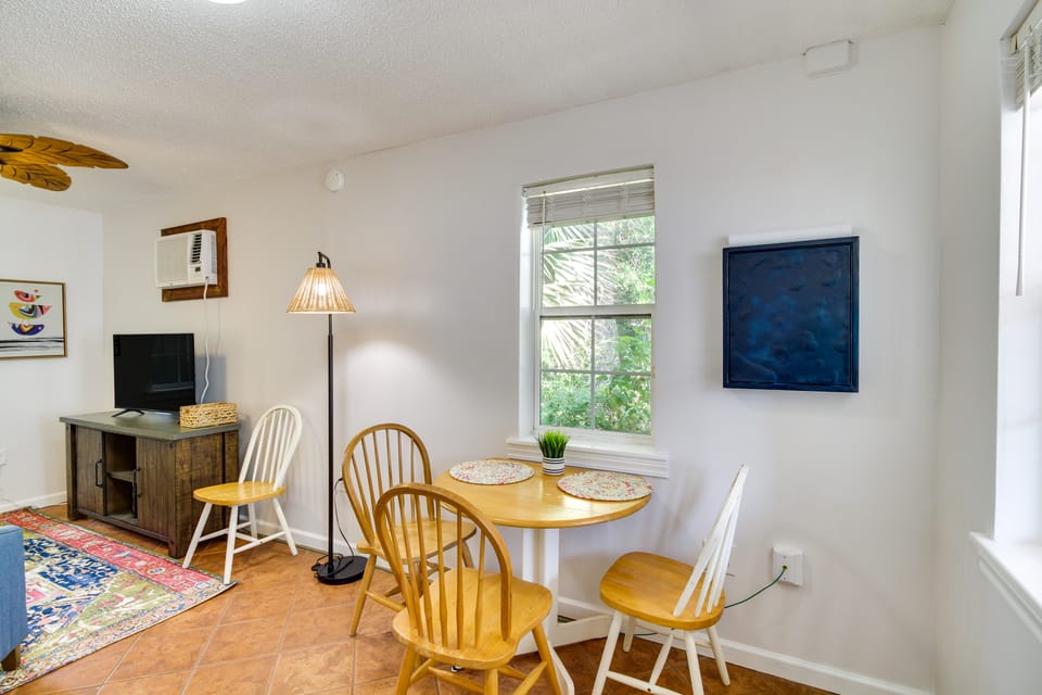 Charming Dtwn Retreat: 1 Mi to Ocean Springs Beach Cottage in Ocean Springs
