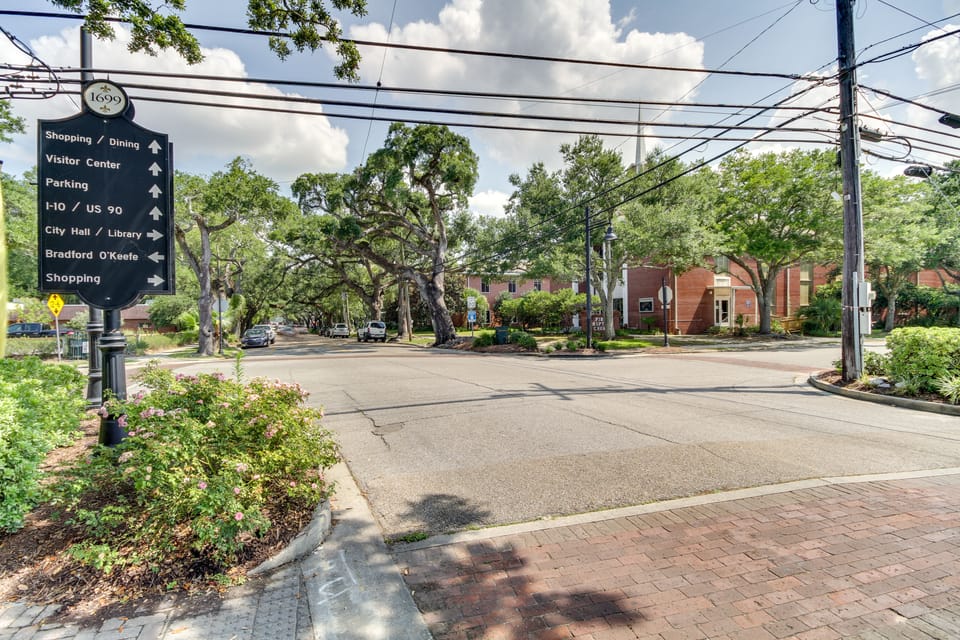Charming Dtwn Retreat: 1 Mi to Ocean Springs Beach Cottage in Ocean Springs