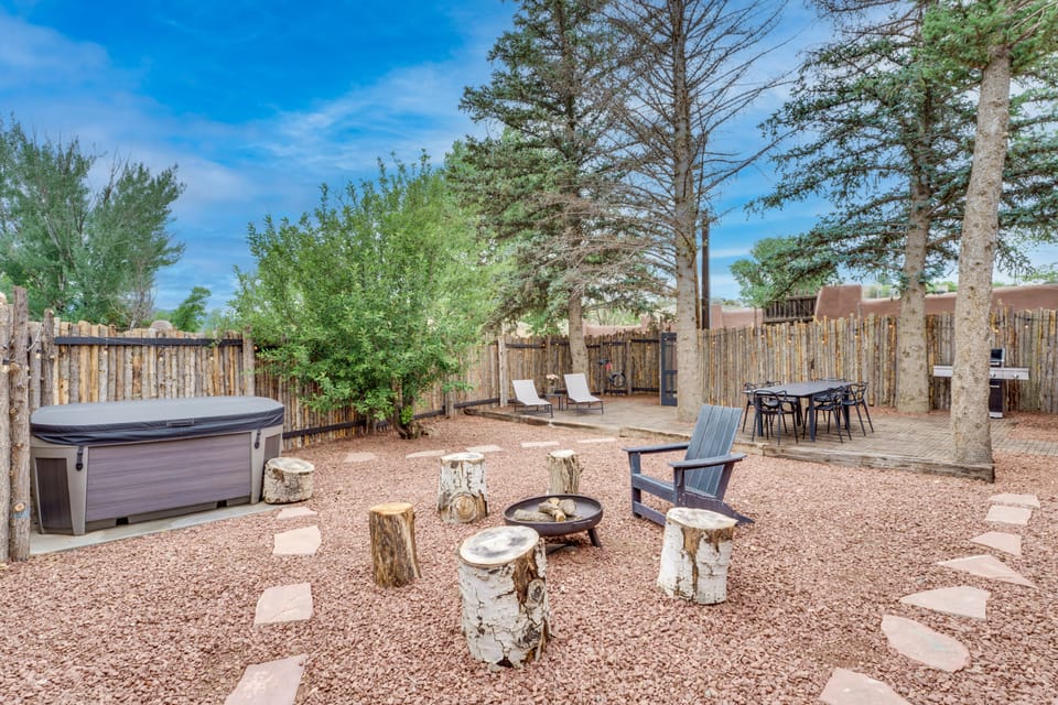 Beautiful Historic Adobe Home ~ 3 Mi to Taos Plaza House in New Mexico