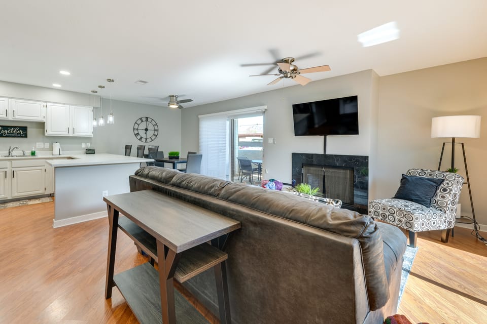 Patio & Pool Access: Modern Oasis 5 Mi to ASU! Apartment in Scottsdale