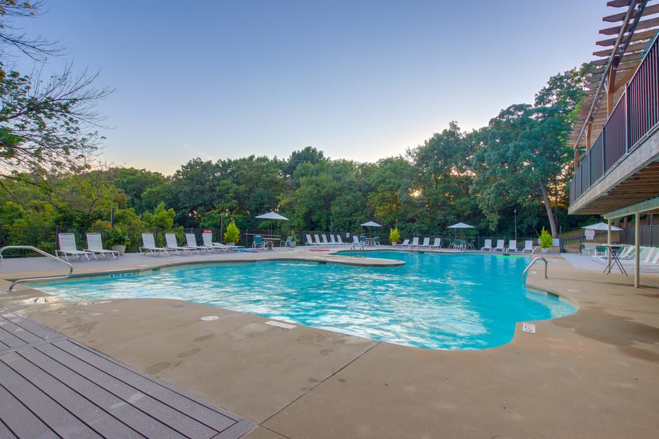 Lake Views · Boat Slip · 3BR Condo Sleeps 6 Apartment in Village Four Seasons