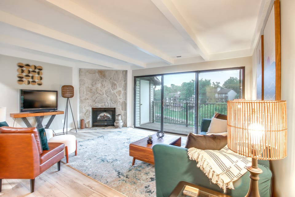 Boat Slip + Pool Access: Lake of the Ozarks Condo Apartment in Village Four Seasons