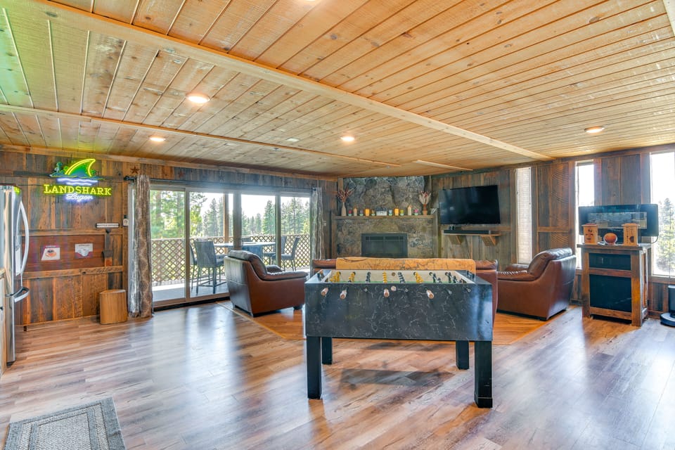 Game Room, Mtn Views! Unit 1 Mi to Heavenly Resort Apartment in Stateline