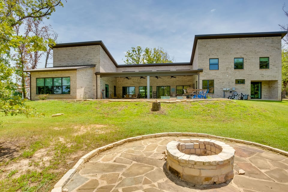 Fire Pit, Pool! Family Malakoff Gem on Cedar Creek House in Cedar Creek Reservoir