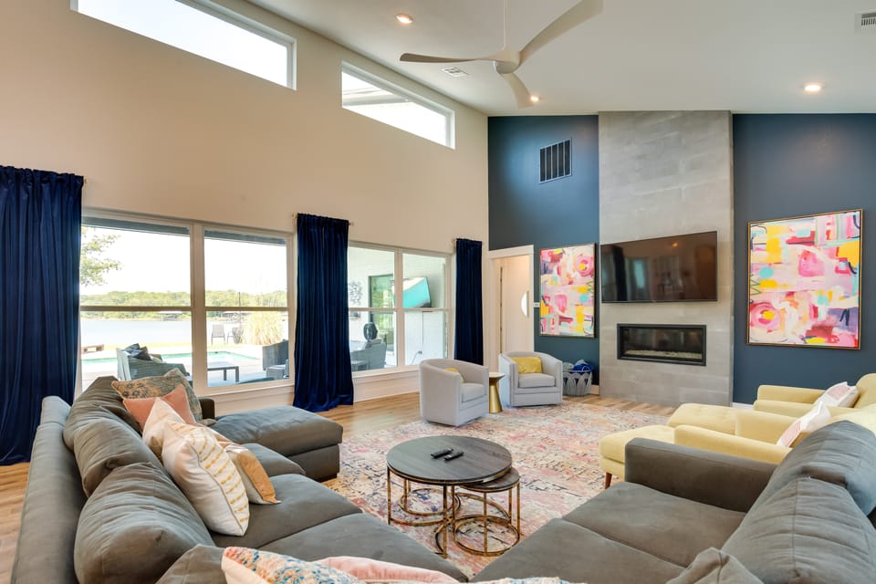 Relax Fireside! Waterfront Family Home in Malakoff House in Cedar Creek Reservoir