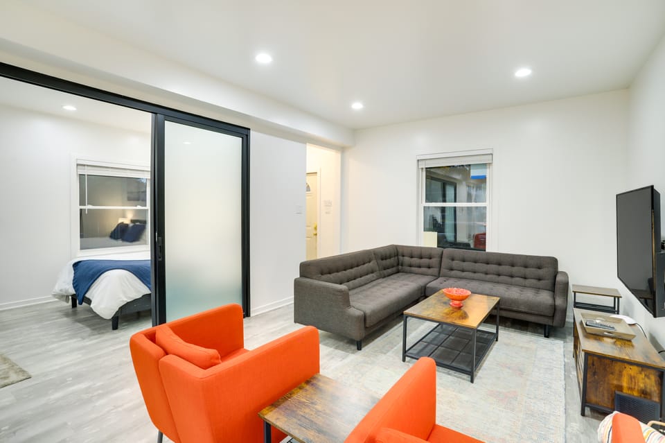 South Haven Oasis - Private Hot Tub, Pool & Grill! House in South Haven