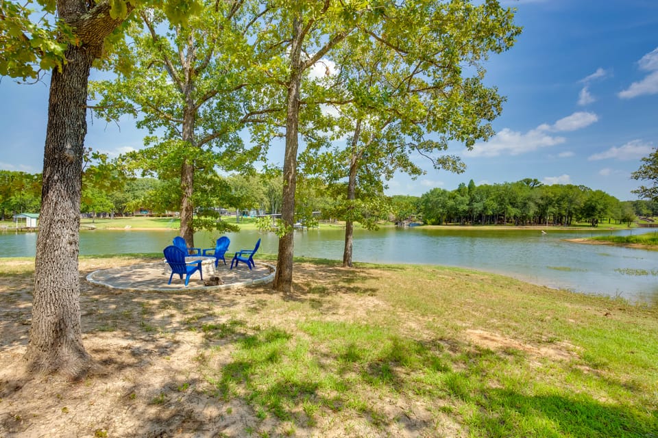 Relax Fireside! Waterfront Malakoff Home w/ Pool House in Cedar Creek Reservoir