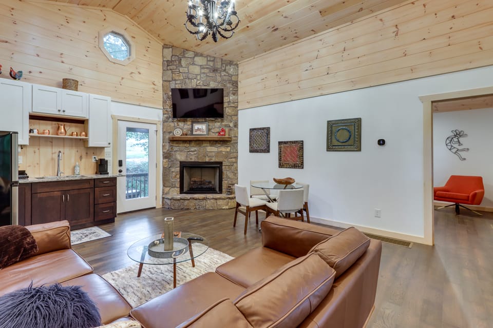 Blue Ridge Mountainside Cottage w/ Fire Pit! Cottage in Georgia