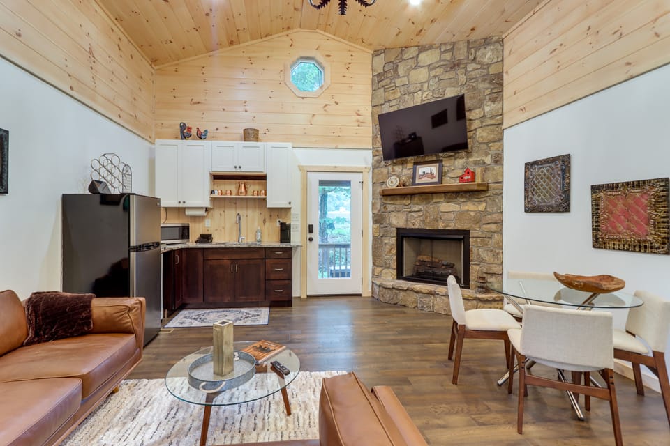 Blue Ridge Mountainside Cottage w/ Fire Pit! Cottage in Georgia