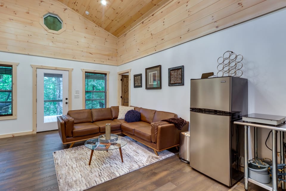Blue Ridge Mountainside Cottage w/ Fire Pit! Cottage in Georgia