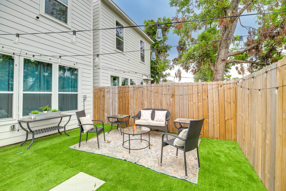 Modern Houston Home w/ Yard, 3 Mi to Toyota Center House in Houston