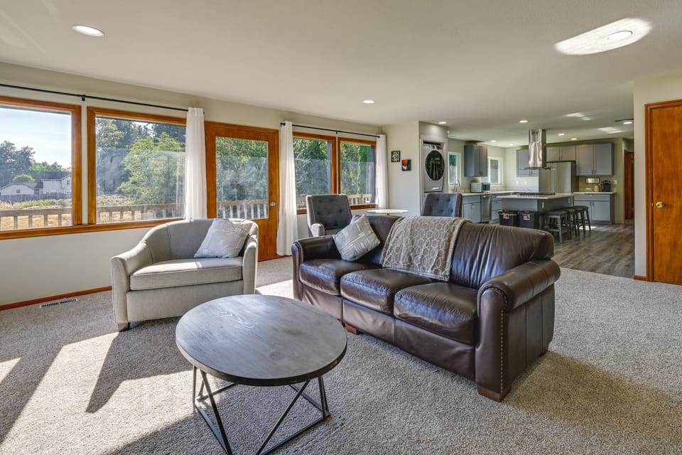 Relax & Recharge: Edgewood Home w/ Balcony House in Puget Sound