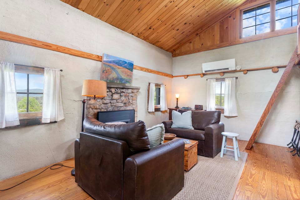 Rustic Bailey's Retreat Cabin Near Wineries! Apartment in Shenandoah Valley