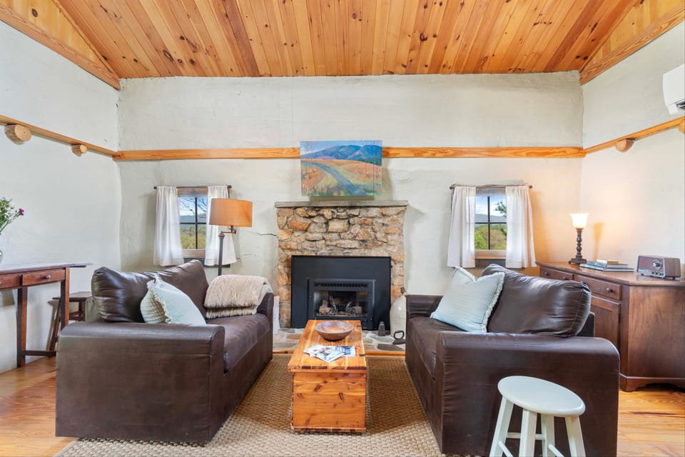 Rustic Bailey's Retreat Cabin Near Wineries! Apartment in Shenandoah Valley