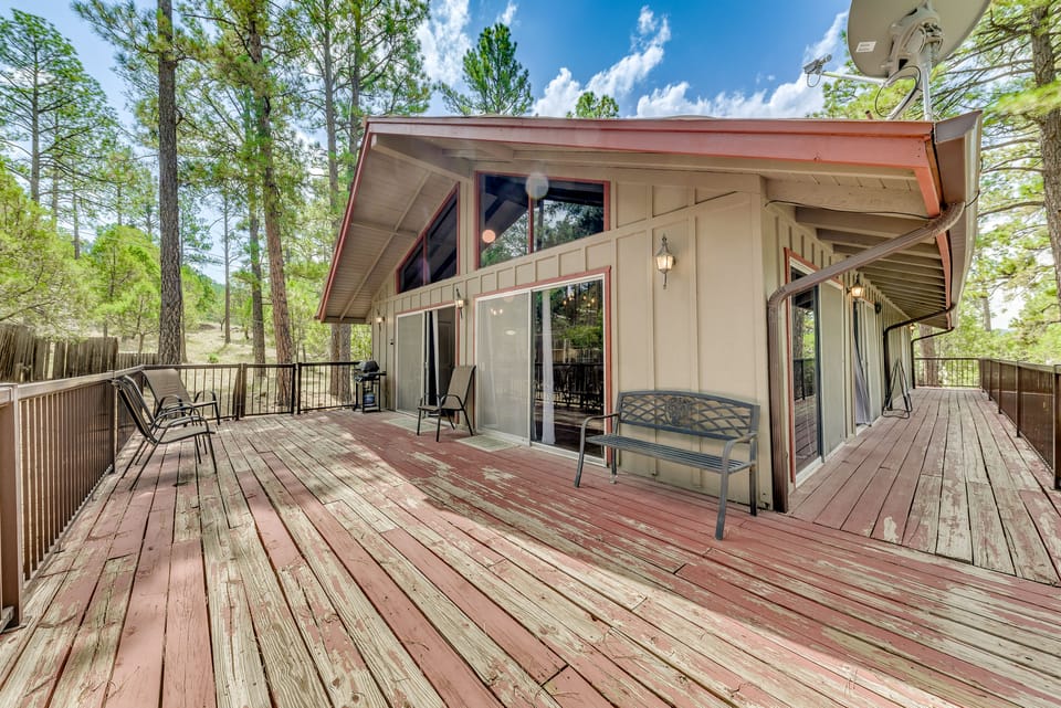 Ruidoso Vacation Rental w/ Spacious Deck House in Ruidoso