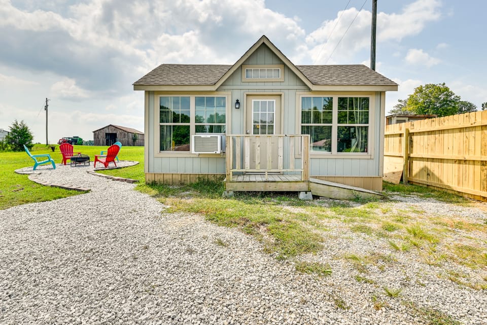 Walk to Mammoth Cave! Quiet Studio w/ Fire Pit Apartment in Kentucky