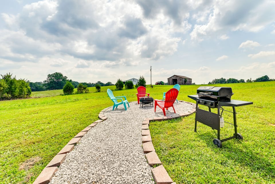 Walk to Mammoth Cave! Quiet Studio w/ Fire Pit Apartment in Kentucky