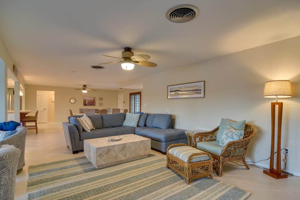 Hot Tub & Boat Dock: St Pete Beach Paradise House in Saint Pete Beach