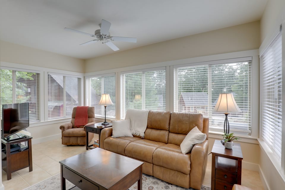Inviting Summer Village Cottage: Golf Cart & More! Cottage in Westford