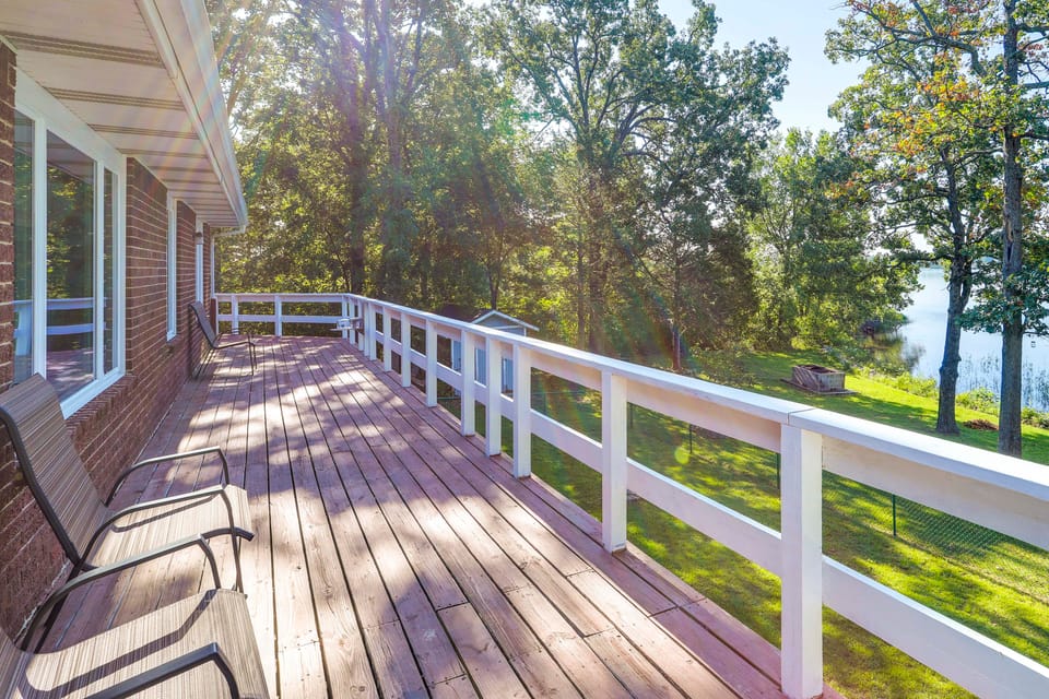 Lakefront Arkansas Escape w/ Grill, Dock & Kayaks! House in Arkansas