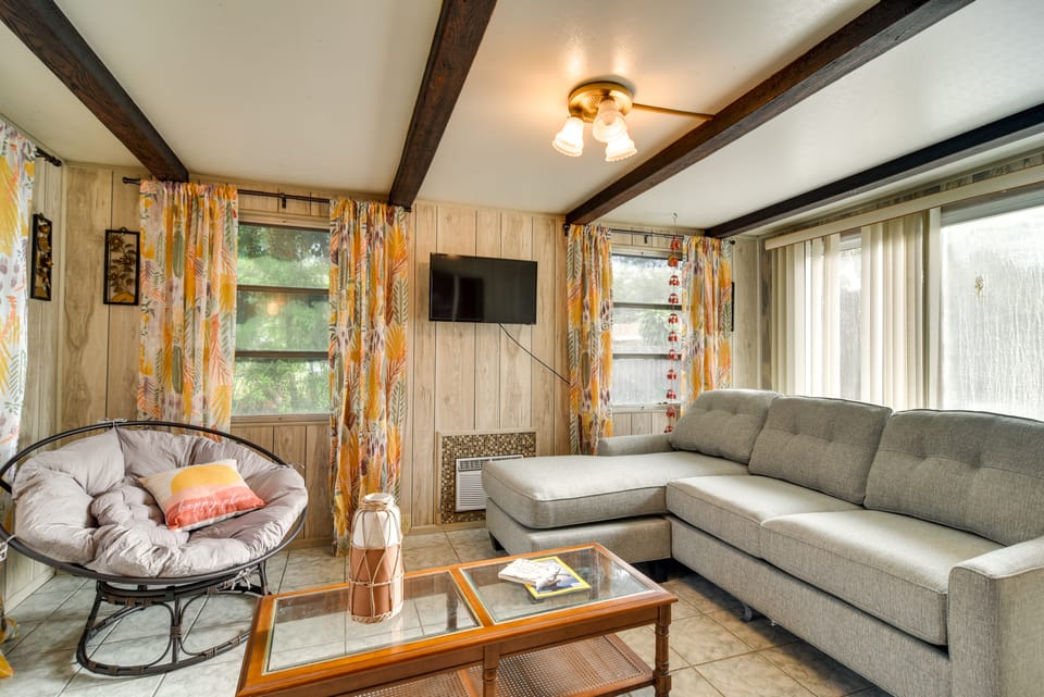 3 Mi to Gulf: Seminole Retreat w/ Patio House in Seminole
