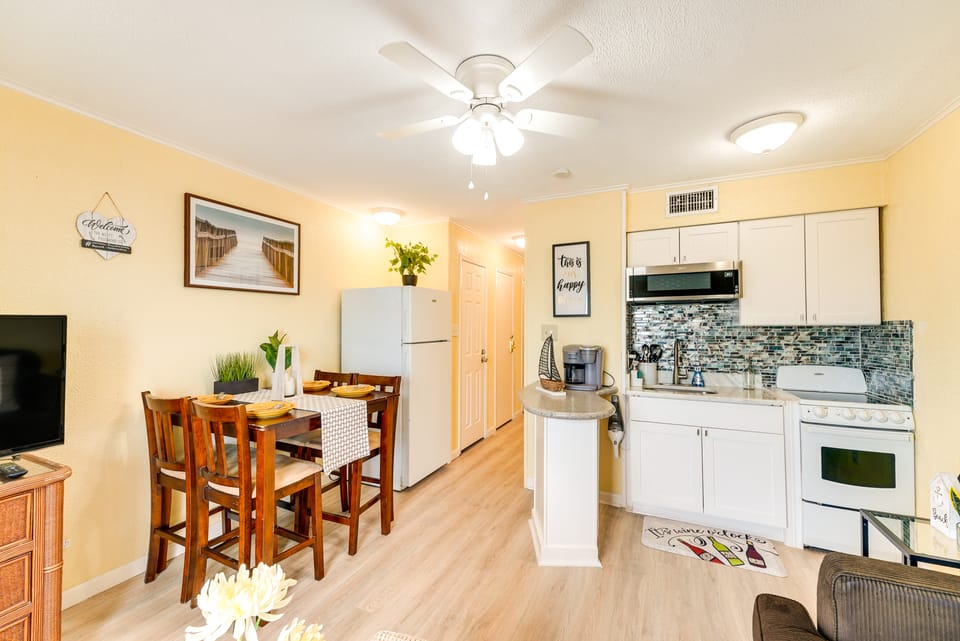 Beachfront Corpus Christi Condo w/ Pool Access! Apartment in Nueces County