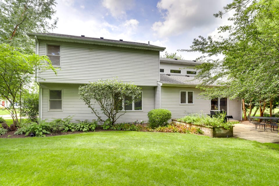 Modern & Spacious Home - 6 Mi to Dtwn South Bend House in Granger